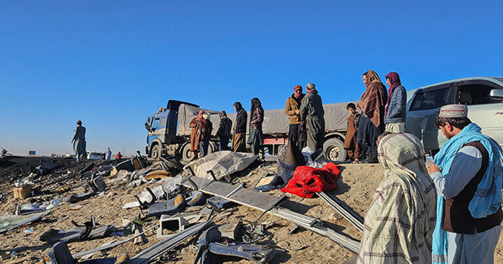 আফগানিস্তানে পাহাড় থেকে খাদে পড়লো বাস, নিহত ১৫