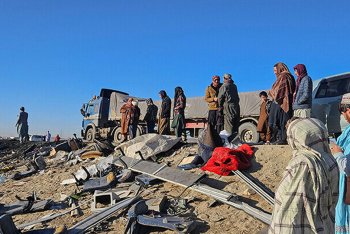 আফগানিস্তানে পাহাড় থেকে খাদে পড়লো বাস, নিহত ১৫