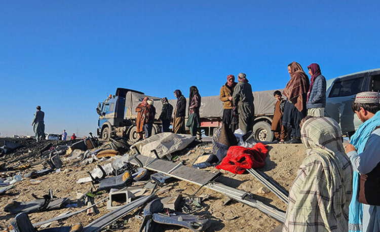 আফগানিস্তানে পাহাড় থেকে খাদে পড়লো বাস, নিহত ১৫