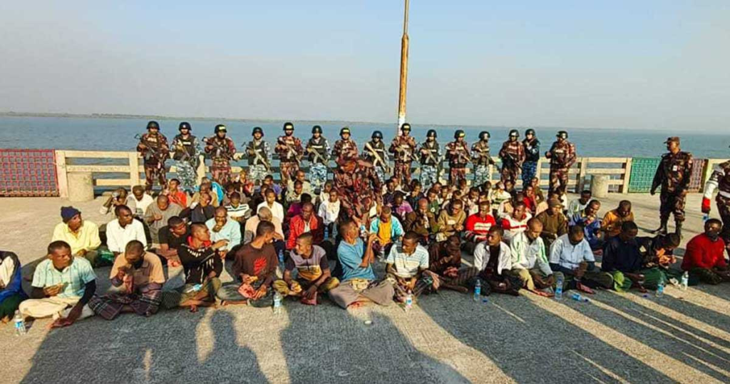 আরাকান আর্মির কবলে থাকা ৭৩ বাংলাদেশিকে ফিরিয়ে আনল বিজিবি