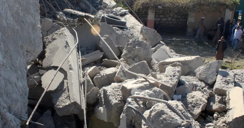 আফগানিস্তানে পাকিস্তানের বিমান হামলায় ১৭ জন নিহতের দাবি