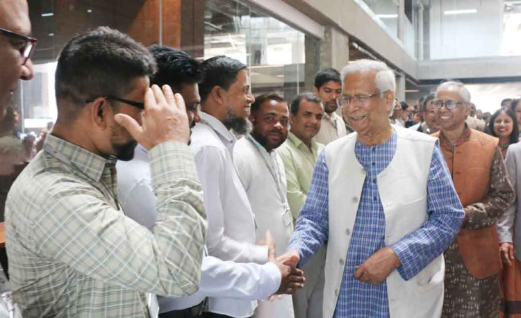 নিজ কর্মস্থলে ফিরে গেলেন অধ্যাপক ইউনুস