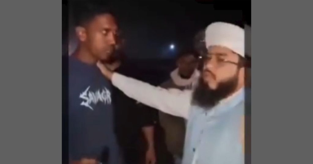 চাঁদাবাজকে হাতেনাতে ধরলেন এমপি হানজালা