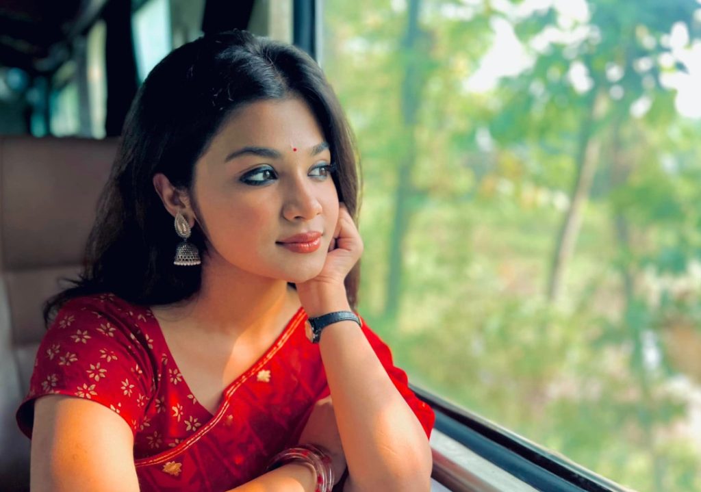 অভিনয় ছেড়ে দ্বীনের পথে তরুণ অভিনেত্রী নওবা তাহিয়া