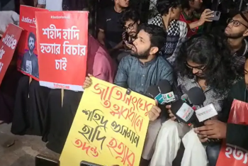 স্বামী হত্যার বিচারের দাবিতে যমুনার সামনে শহীদ হাদির স্ত্রী