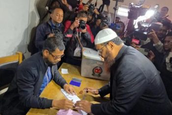 ভোট দিলেন মুফতী ফয়জুল করীম