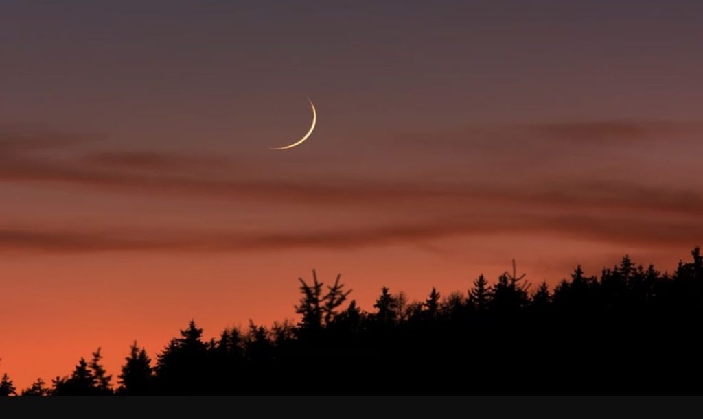 বাংলাদেশের আকাশে চাঁদ; বৃহস্পতিবার থেকে রোজা শুরু