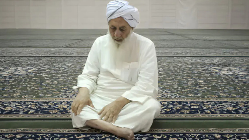 অর্ধশতাব্দী কুরআনের খেদমতে কাটিয়ে না ফেরার দেশে মসজিদে নববীর শায়খ আবদুল্লাহ