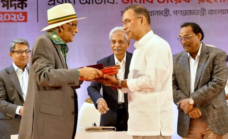 একুশে পদক তুলে দিলেন প্রধানমন্ত্রী তারেক রহমান