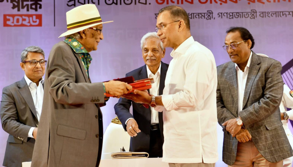 একুশে পদক তুলে দিলেন প্রধানমন্ত্রী তারেক রহমান