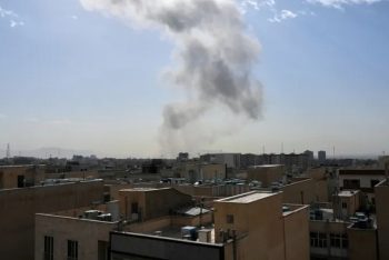 আমেরিকার সঙ্গে আলোচনার মধ্যেই ইরানে হামলা চালিয়েছে ইসরাইল