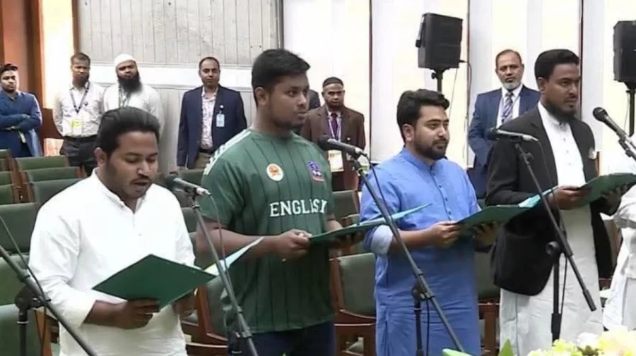 আইকনিক সেই জার্সি পরেই শপথ নিলেন হাসনাত আবদুল্লাহ