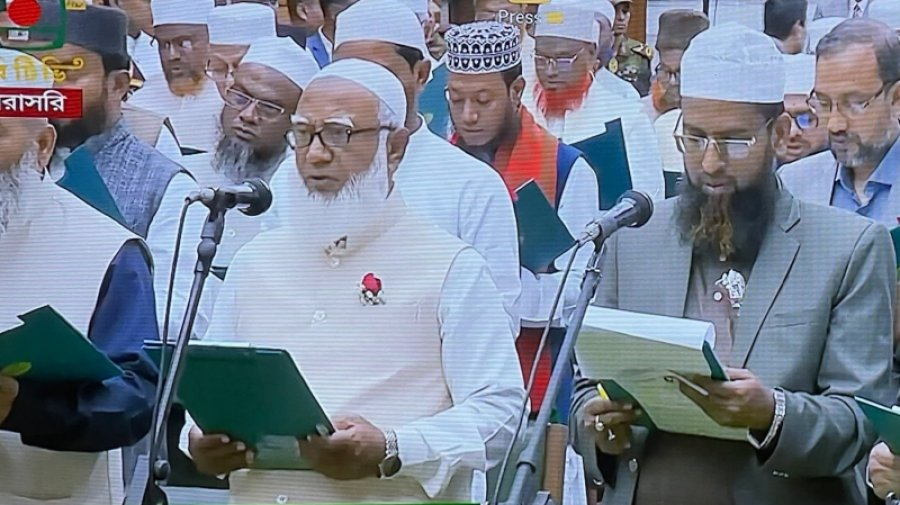 শপথ নিলেন জামায়াতের নবনির্বাচিতরা