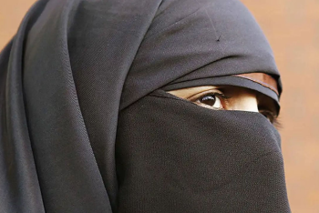 ভোট দিতে হলে খুলতে হবে নেকাব