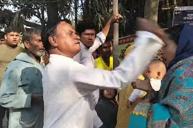 রাজশাহীতে স্বতন্ত্র নারীপ্রার্থীকে থাপড়ালেন বিএনপি নেতা