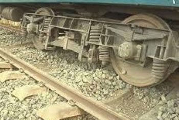 যাত্রীবাহী ট্রেন লাইনচ্যুত, আহত ২০