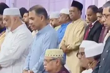 দীর্ঘ তিন দশকেরও বেশি সময় পর জাতীয় ঈদগাহে কোনো প্রধানমন্ত্রীর নামাজ আদায়