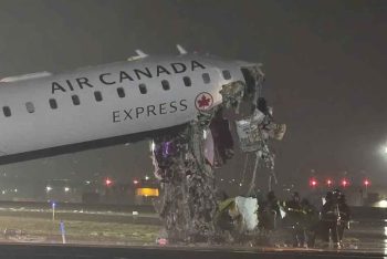 রানওয়েতে বিমানের সঙ্গে গাড়ির সংঘর্ষ!