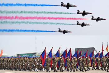 দীর্ঘ ১৮ বছর পর স্বাধীনতা ও জাতীয় দিবসে বর্ণাঢ্য কুচকাওয়াজ অনুষ্ঠিত