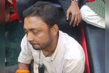 এক ছিনতাইকারীকে ধরে কবজি কেটে দিল জনতা