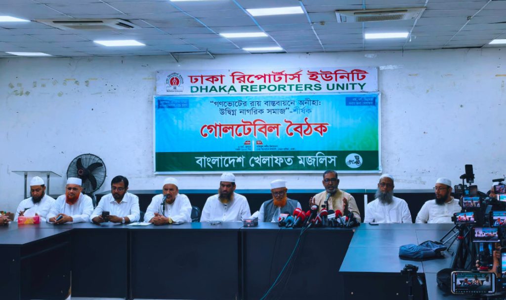 সরকার জাতিকে জুলাই গণ-অভ্যুত্থান ভুলিয়ে দিতে চায় : মাওলানা মামুনুল হক