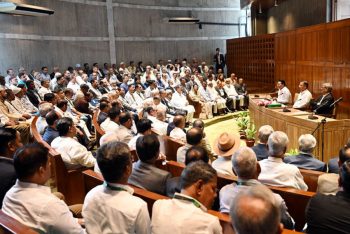 সংসদের স্পিকার ঠিক করতে মন্ত্রীদের নিয়ে বৈঠক করছেন প্রধানমন্ত্রী