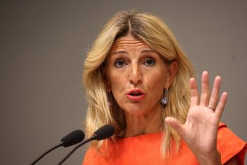 ট্রাম্পের কাছে জিম্মি হয়ে আছে ইউরোপীয় ইউনিয়ন: স্পেনের উপপ্রধানমন্ত্রী