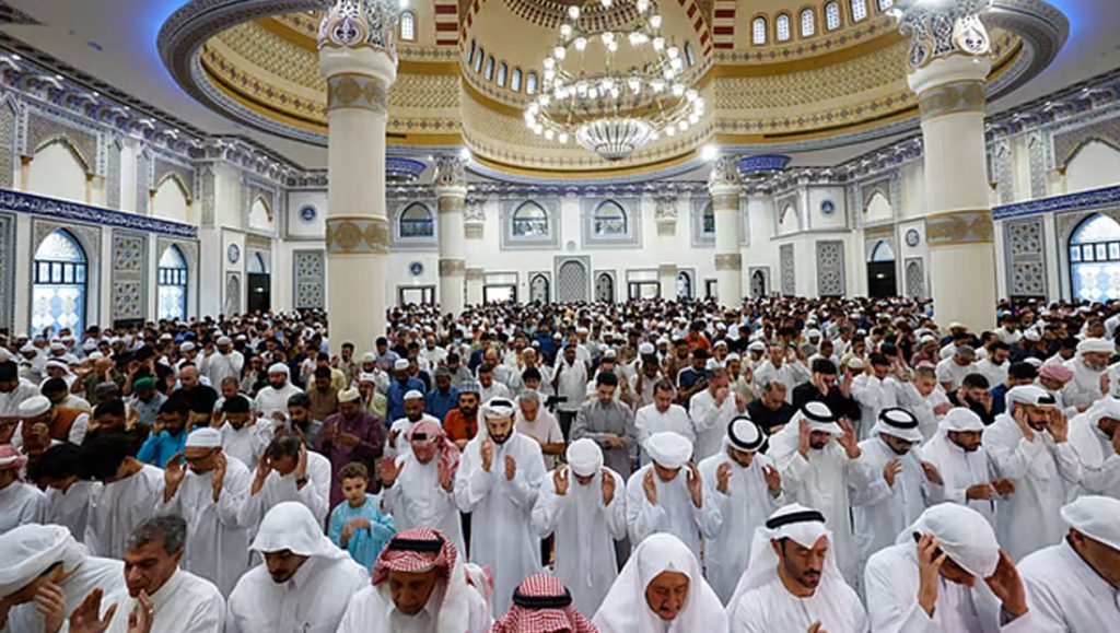 আমিরাতে ঈদের নামাজ মসজিদের ভেতরে আদায়ের নির্দেশ