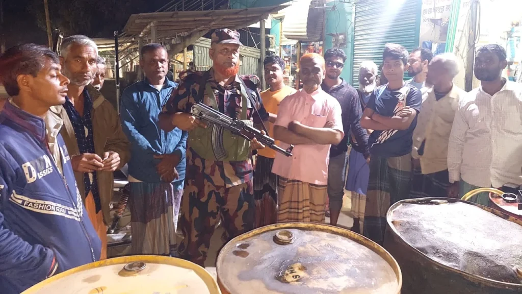 সীমান্তে জ্বালানি তেলের পাচার ঠেকাতে সতর্ক বিজিবি