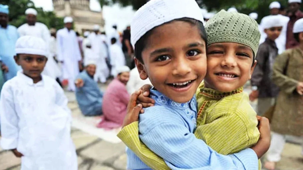 ধর্মীয় ভাবগাম্ভীর্য ও উৎসবের মধ্যদিয়ে পবিত্র ঈদুল ফিতর উদযাপিত