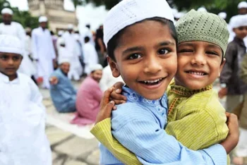 ধর্মীয় ভাবগাম্ভীর্য ও উৎসবের মধ্যদিয়ে পবিত্র ঈদুল ফিতর উদযাপিত