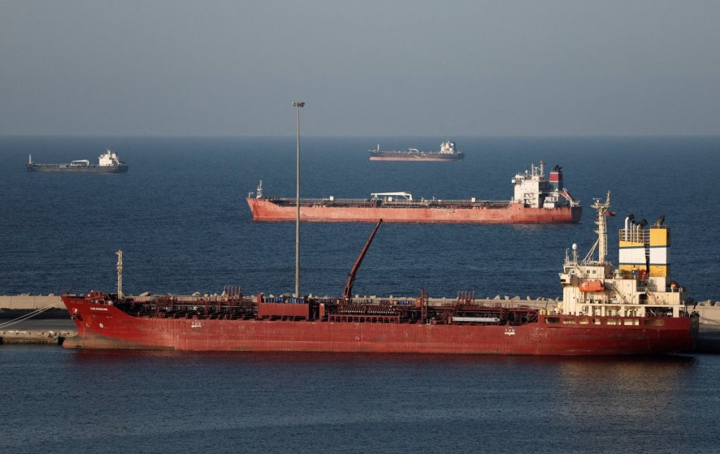 হরমুজ প্রণালি অতিক্রম করে দেশে এল ৩ হাজার ৮০০ টন এলপিজি