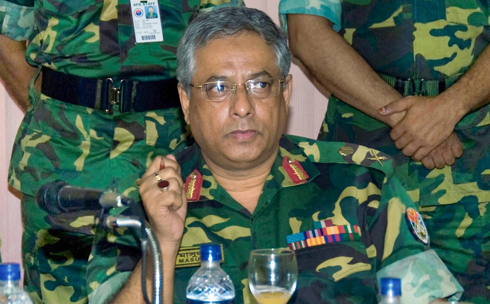 ‘এক-এগারোর’ আলোচিত জেনারেল মাসুদ গ্রেফতার