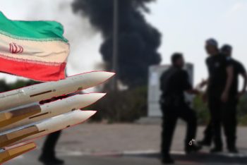 সড়কে দাঁড়িয়ে ছিলেন তিন ইসরায়েলি, হঠাৎই তাদের উপর আছড়ে পড়লো ইরানের মিসাইল