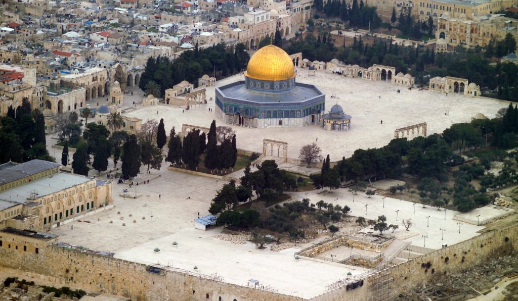 আল আকসায় জুমার নামাজে নিষেধাজ্ঞা