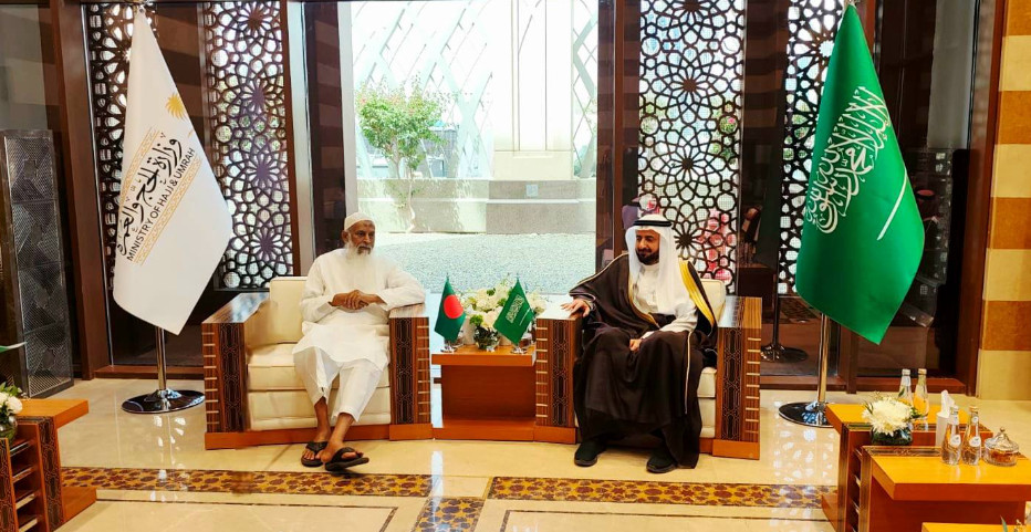 মদিনায় ধর্মমন্ত্রী কায়কোবাদের সঙ্গে সৌদি হজ ও ওমরাহ মন্ত্রীর বৈঠক