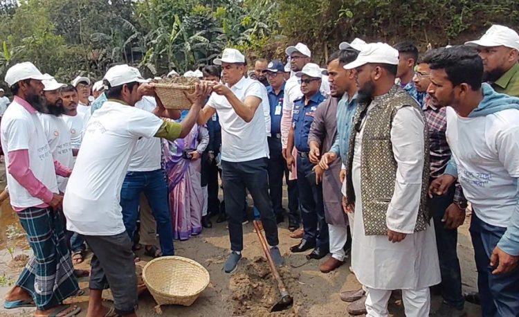 ড্রেজার নয় শ্রমিক দিয়ে খাল খনন করা হবে: পানিসম্পদ প্রতিমন্ত্রী