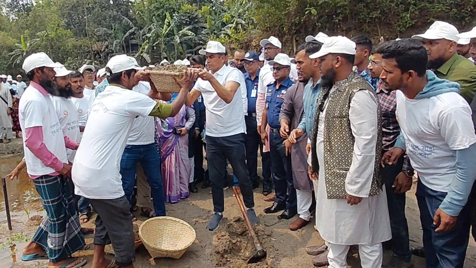 ড্রেজার নয় শ্রমিক দিয়ে খাল খনন করা হবে: পানিসম্পদ প্রতিমন্ত্রী