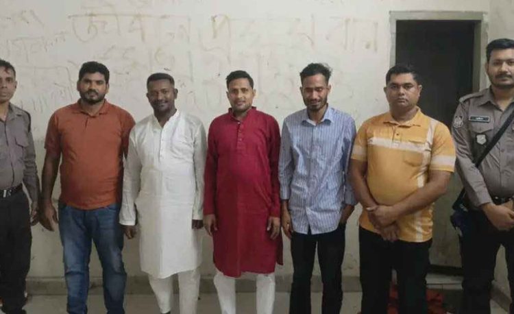 নিষিদ্ধ আ. লীগের ঝটিকা মিছিল, সরকারি কর্মচারীসহ গ্রেপ্তার ৫