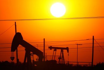 হরমুজ প্রণালি বন্ধ থাকায় তেলের দামে বিশ্ব রেকর্ড