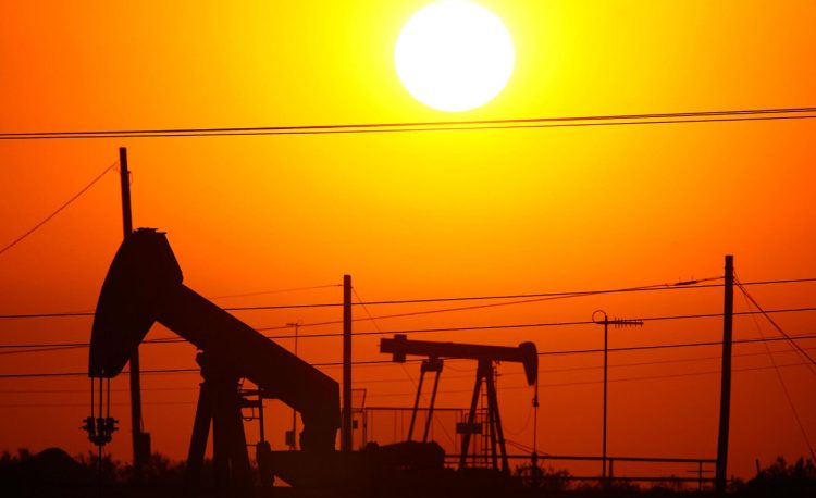 হরমুজ প্রণালি বন্ধ থাকায় তেলের দামে বিশ্ব রেকর্ড