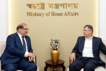 স্বরাষ্ট্রমন্ত্রীর সঙ্গে পাকিস্তানের হাইকমিশনারের সৌজন্য সাক্ষাৎ