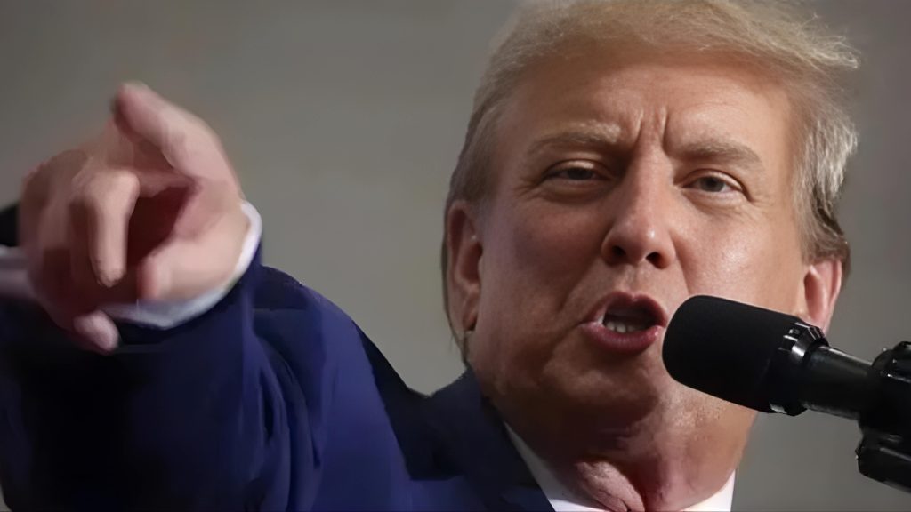 ইরান যুদ্ধের দায় প্রতিরক্ষামন্ত্রীর ওপর চাপিয়ে দিলেন ট্রাম্প!