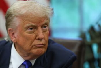 ইরান যুদ্ধ থেকে সরে আসার উপায় খুঁজছে ট্রাম্পের উপদেষ্টারা