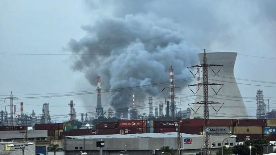ইসরায়েলের তেল শোধনাগারে ইরানের ক্ষেপণাস্ত্র হামলা