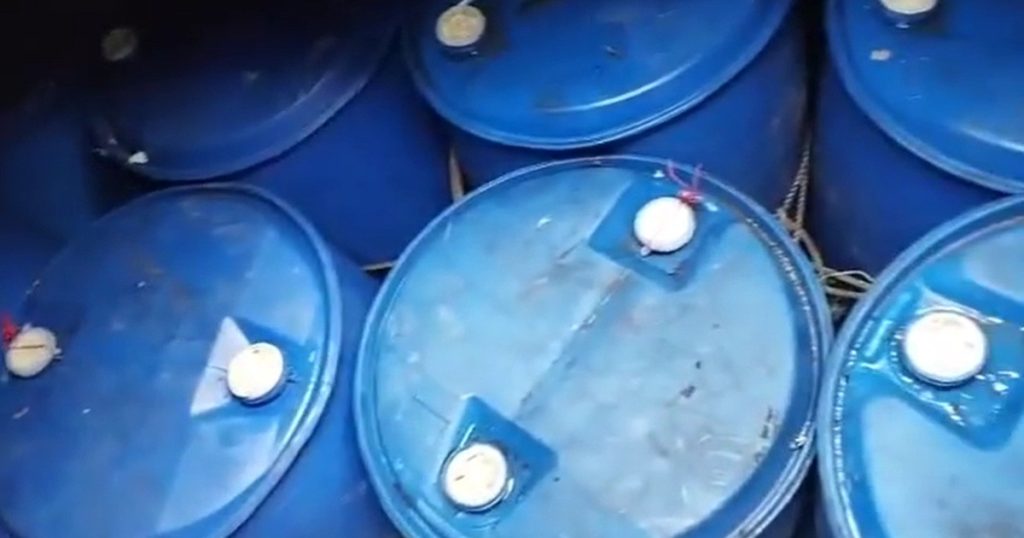 মিয়ানমারে পাচারকালে ৬ হাজার লিটার ডিজেলসহ আটক ১২