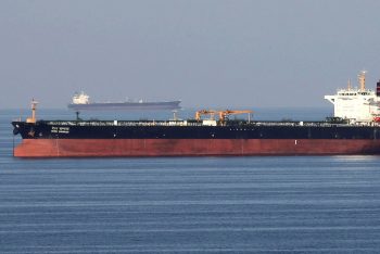 মার্কিন অবরোধের মধ্যেই হরমুজ পার হলো ৩ ইরানি ট্যাংকার