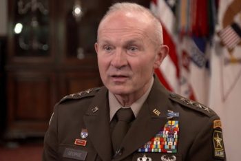 মার্কিন সেনাপ্রধানকে বাধ্যতামূলক অবসরে পাঠালেন ট্রাম্প