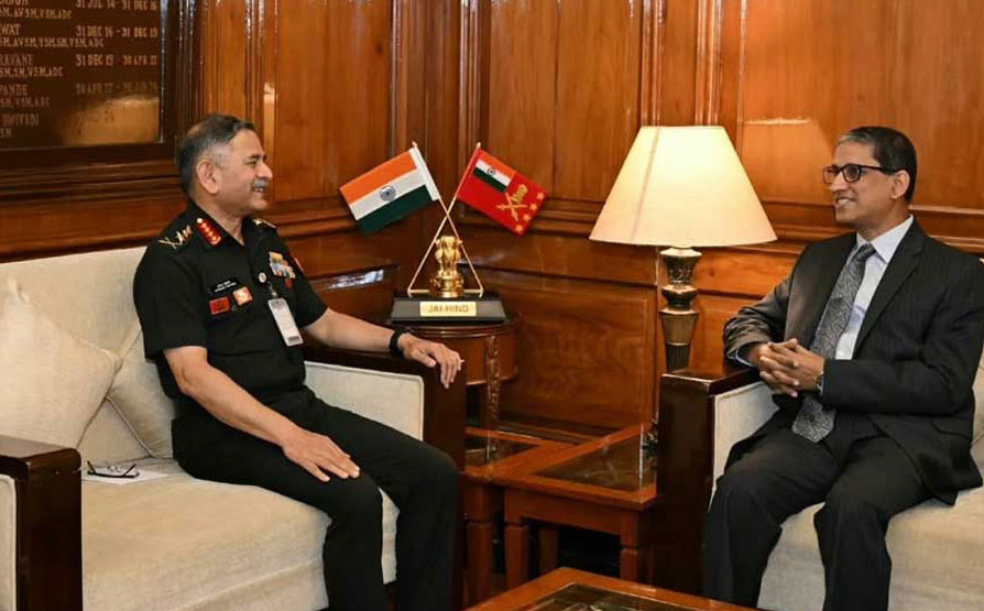 প্রতিরক্ষা সহযোগিতা জোরদারের লক্ষ্যে ভারতীয় সেনাপ্রধানের সঙ্গে বাংলাদেশের হাইকমিশনারের সাক্ষাৎ