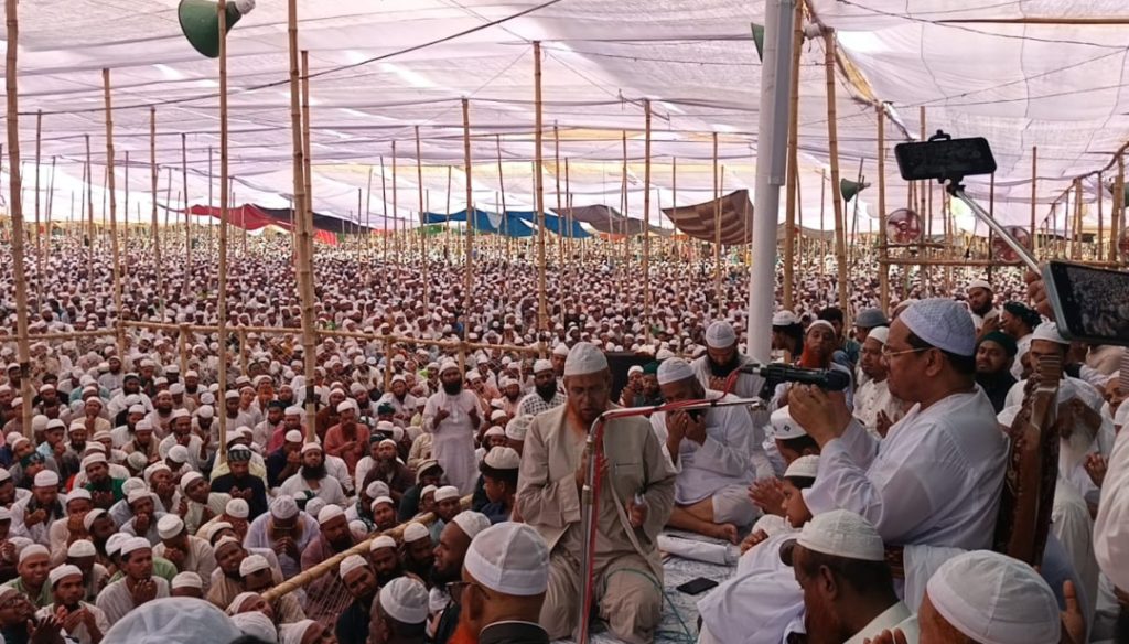 আখেরি মুনাজাতের মাধ্যমে শেষ হলো ঐতিহাসিক চরমোনাই মাহফিল